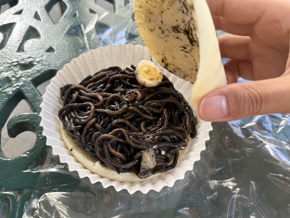 ジャックスケルトン ブラック焼きそばブレッド650円