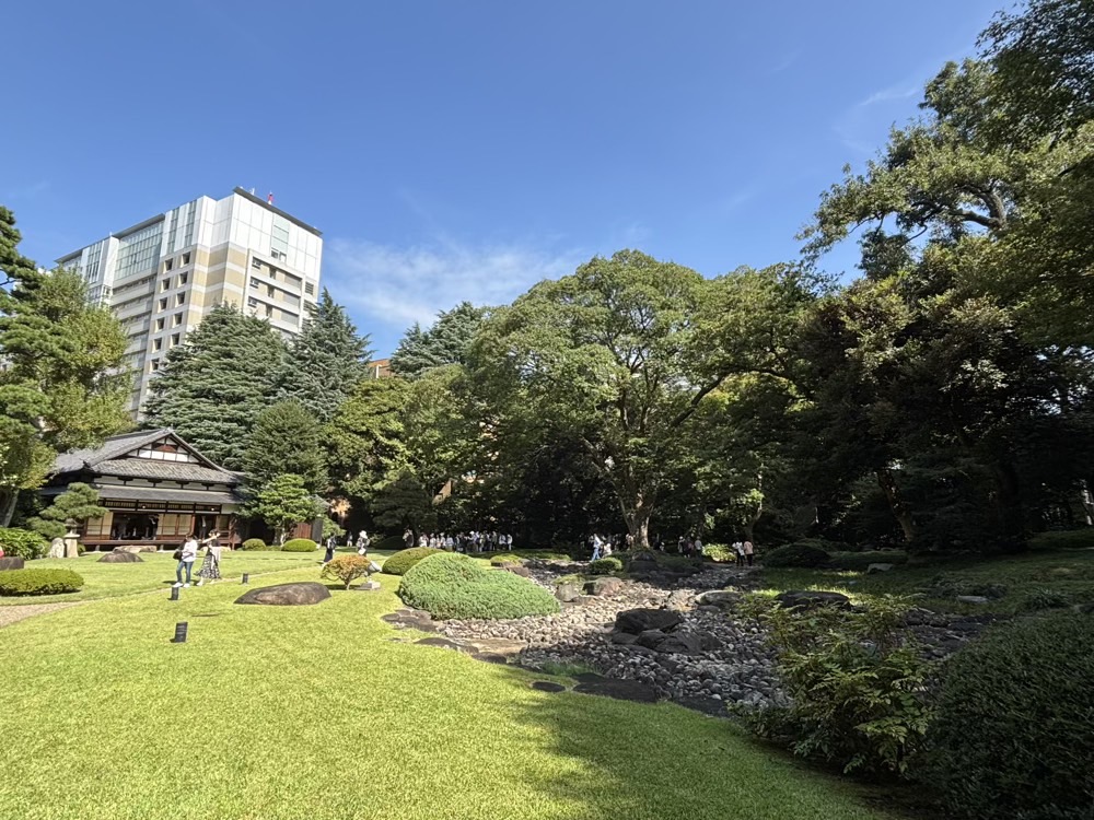 古き良き建物に合う庭園の懐徳館庭園