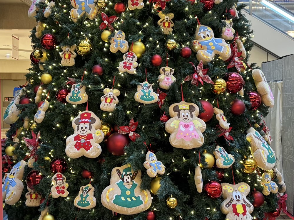 ディズニーストアクリスマスツリー拡大