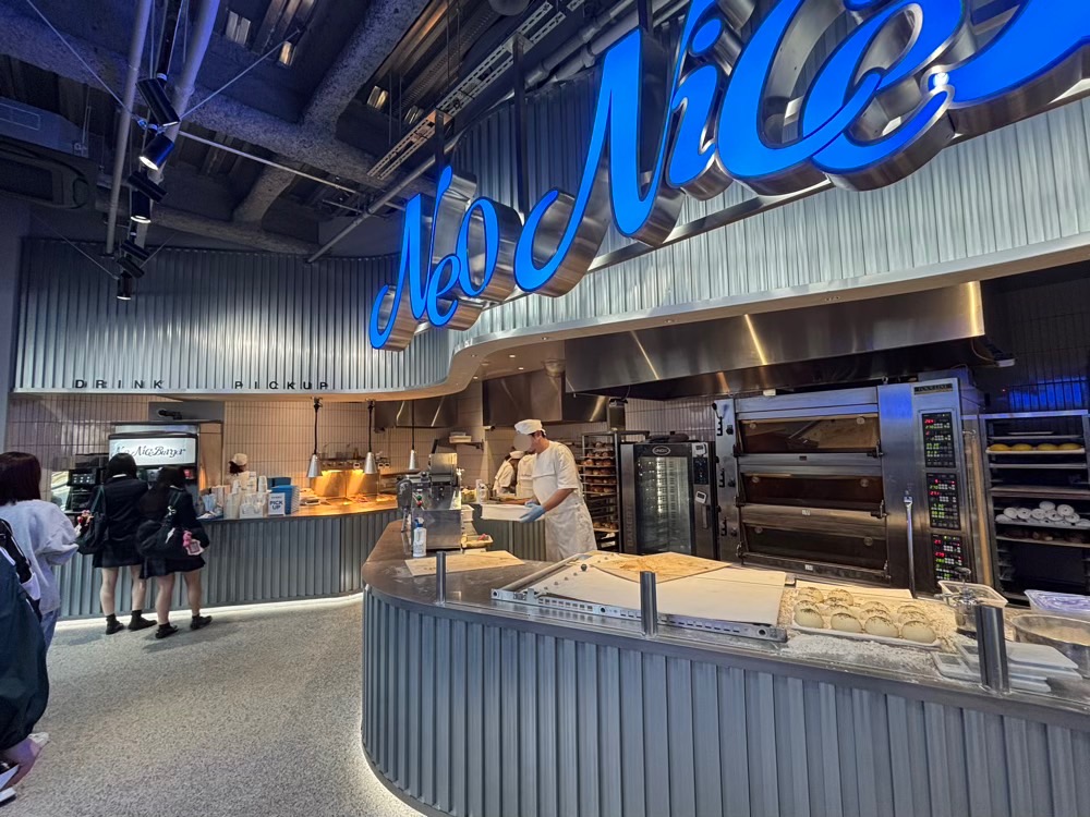 中はライブキッチンで見ているのも楽しい