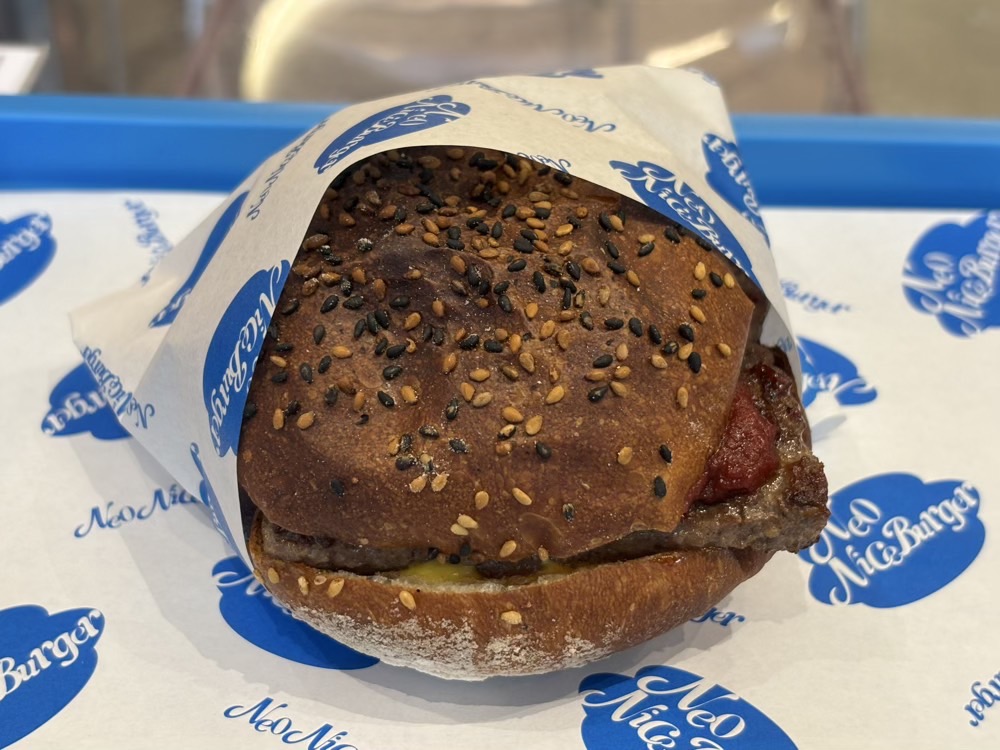 スタンダードにネオナイスバーガー450円