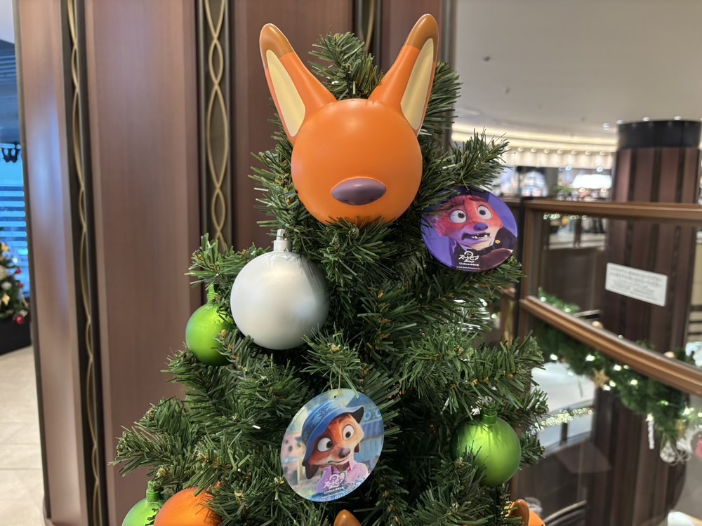 ズートピア2クリスマスツリー東京ミッドタウン日比谷 ニックツリー アップ